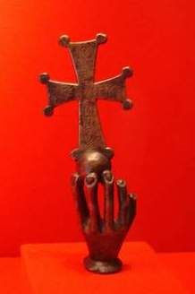 Рука с крестом.(Вотивная рука.) Византия 6 век.Эрмитаж. Санкт-Петербург. (Фото Лимарева В.Н.)