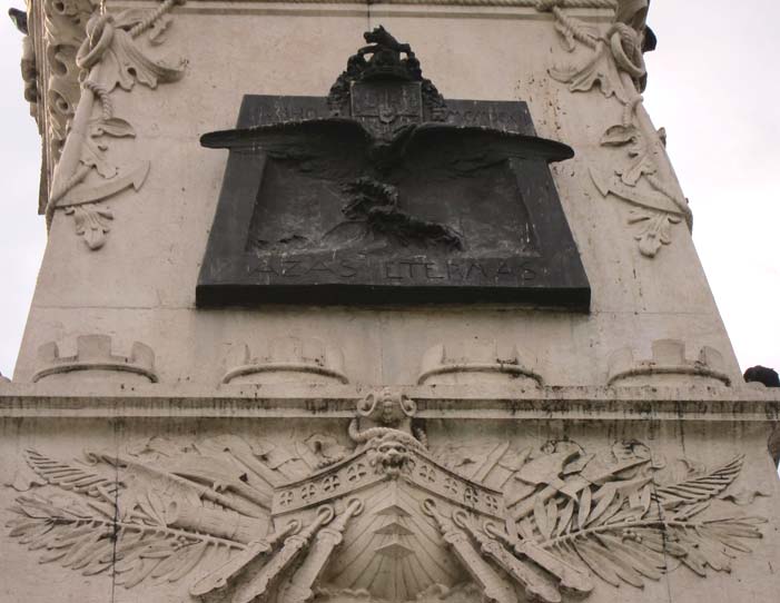 Фрагмент монумента  Энрике Мореплавотелю. ( Порта. Португалия.  Фото Лимарева В.Н.) 