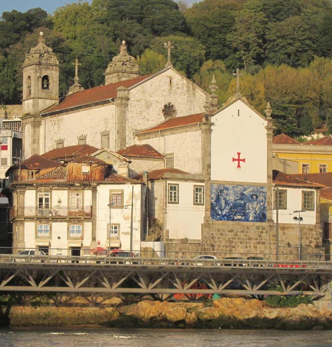 Церковь в которой крестили Энрике Мореплавотеля в Порто. ( Порта. Португалия.  Фото Лимарева В.Н.) 